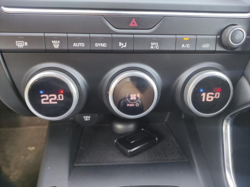 Jaguar E-Pace 2.0d i4 R-Dynamic fwd 150cv my19 12