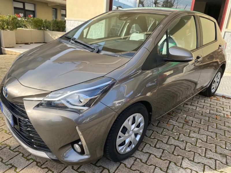 Toyota Yaris 5p 1.5h Business 1