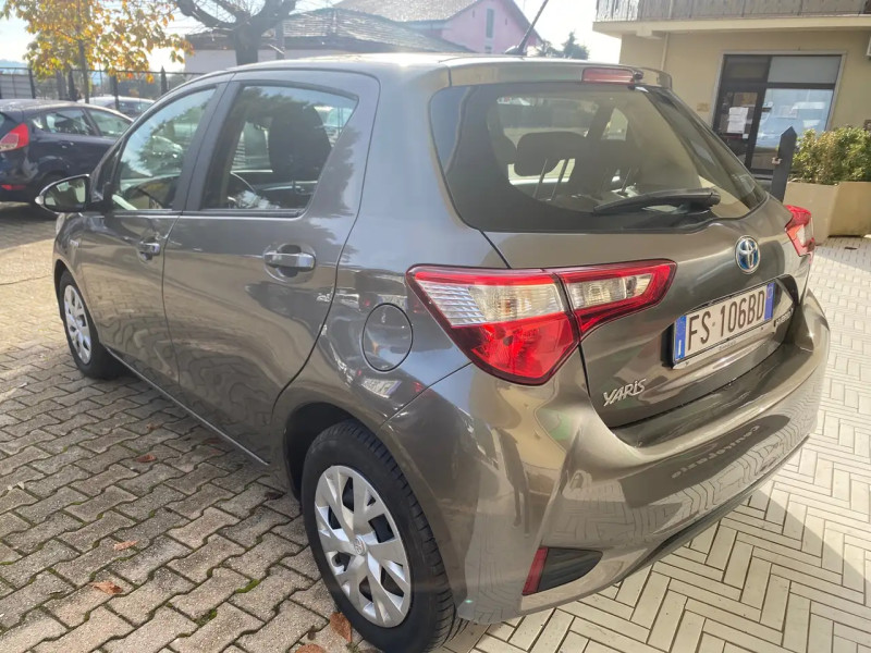 Toyota Yaris 5p 1.5h Business 2