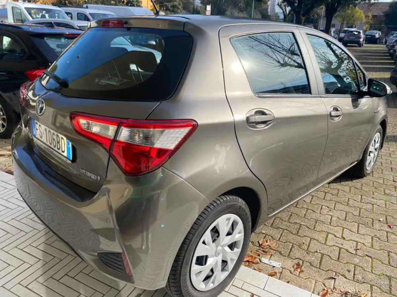 Toyota Yaris 5p 1.5h Business 3