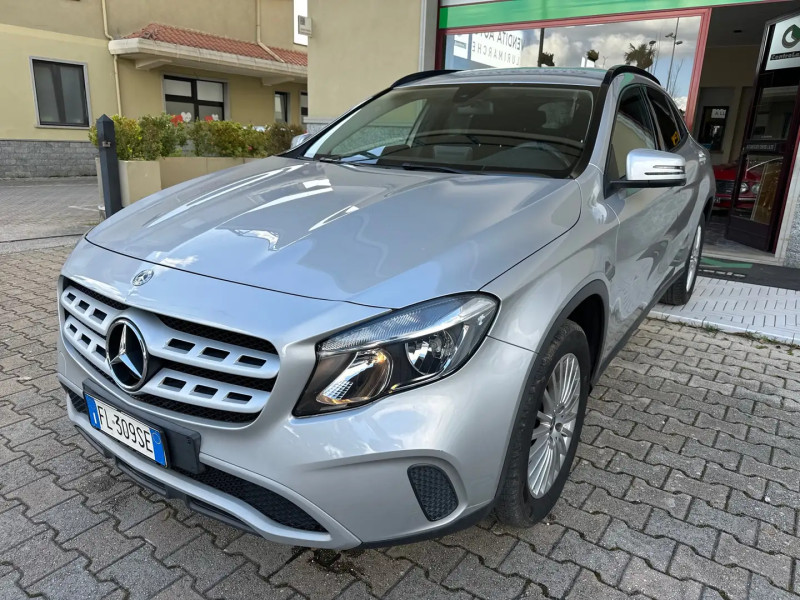 Mercedes-Benz GLA 180 1