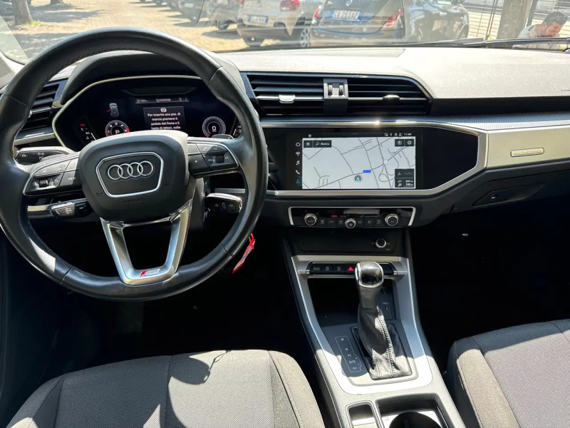 Audi Q3 4