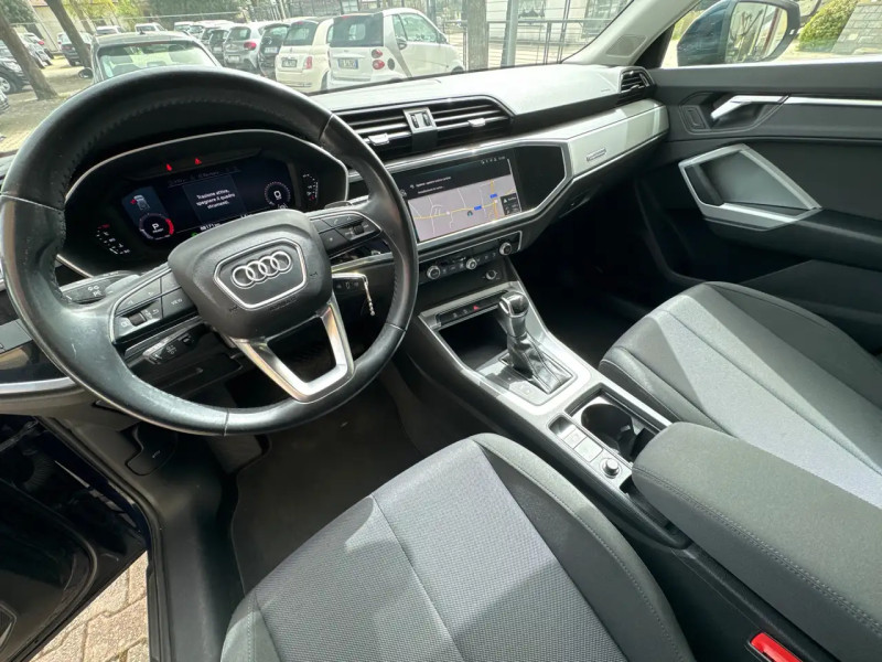 Audi Q3 8