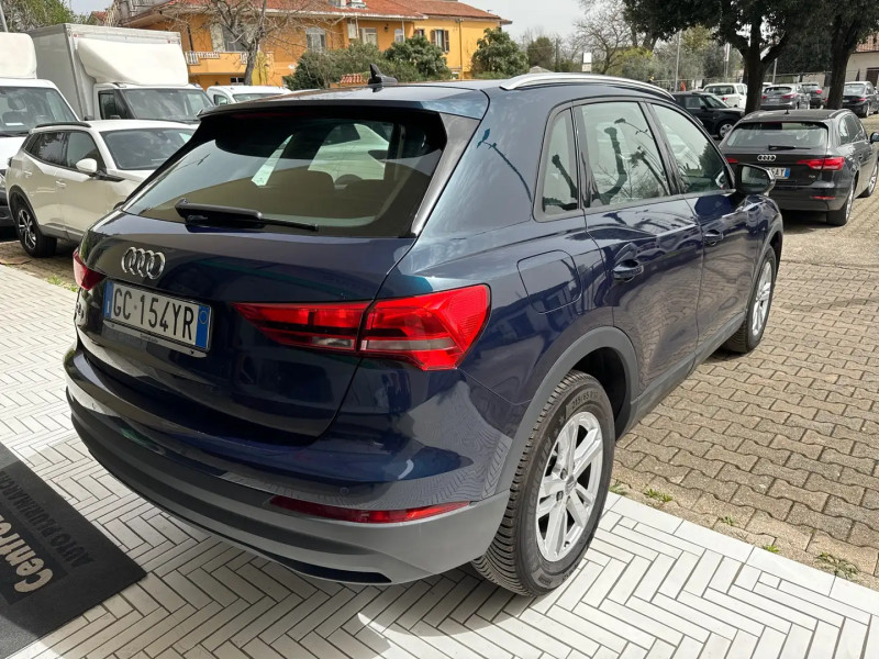 Audi Q3 10