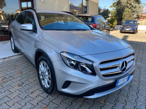 Mercedes-Benz GLA 200