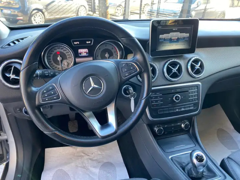 Mercedes-Benz GLA 200 6