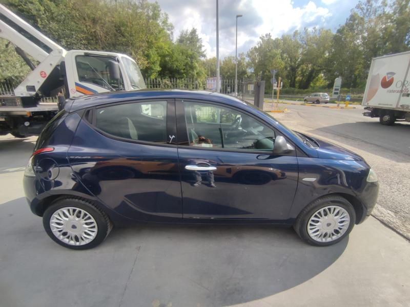 Lancia Ypsilon III 1.2 Silver 69cv 3