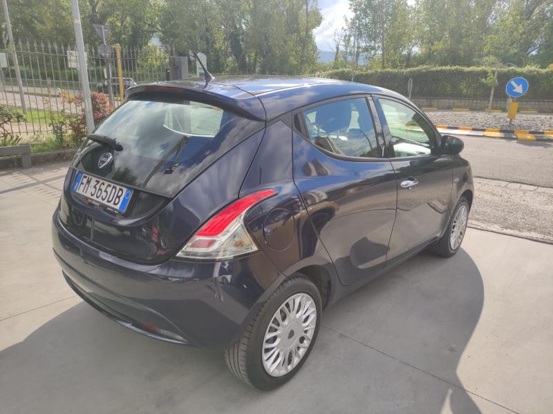 Lancia Ypsilon III 1.2 Silver 69cv 13