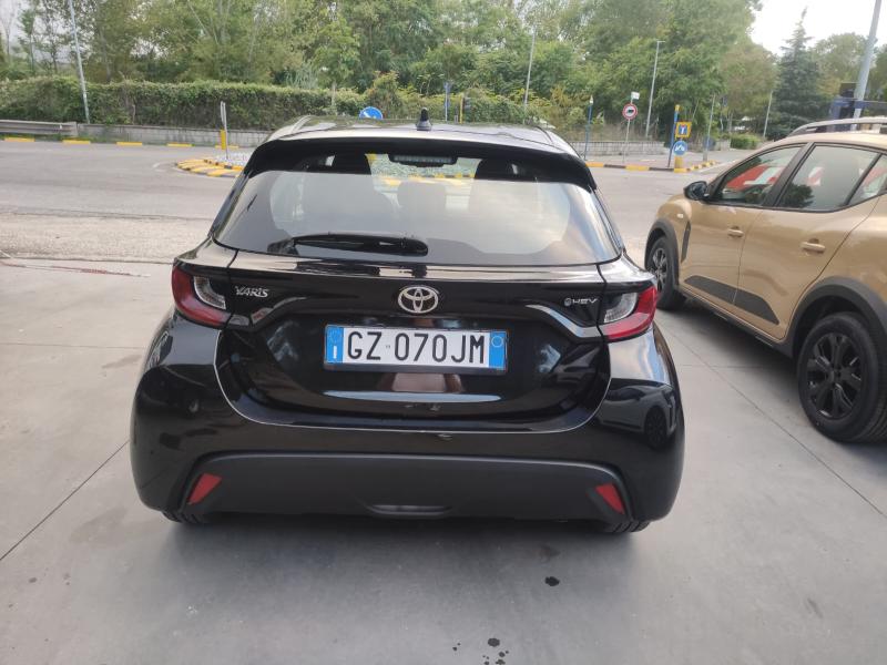 Toyota Yaris IV 1.5h Active 5 Porte 6