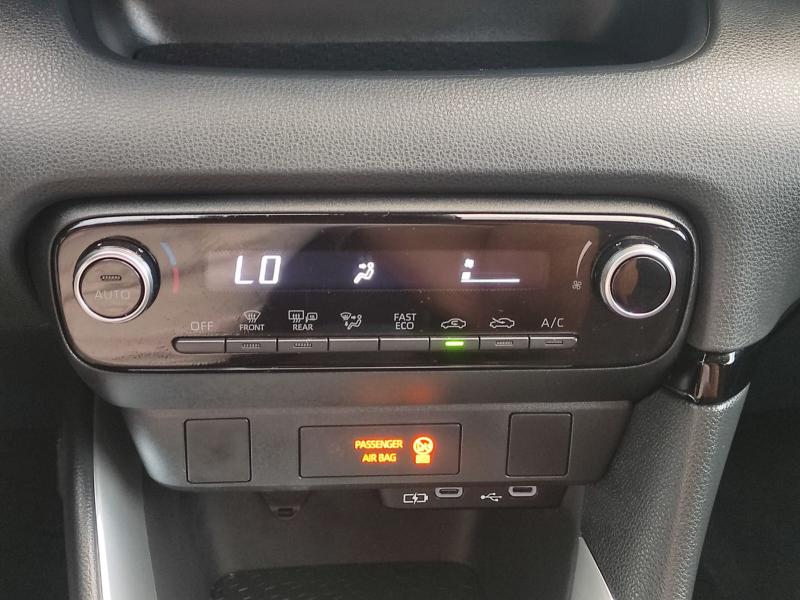 Toyota Yaris IV 1.5h Active 5 Porte 11