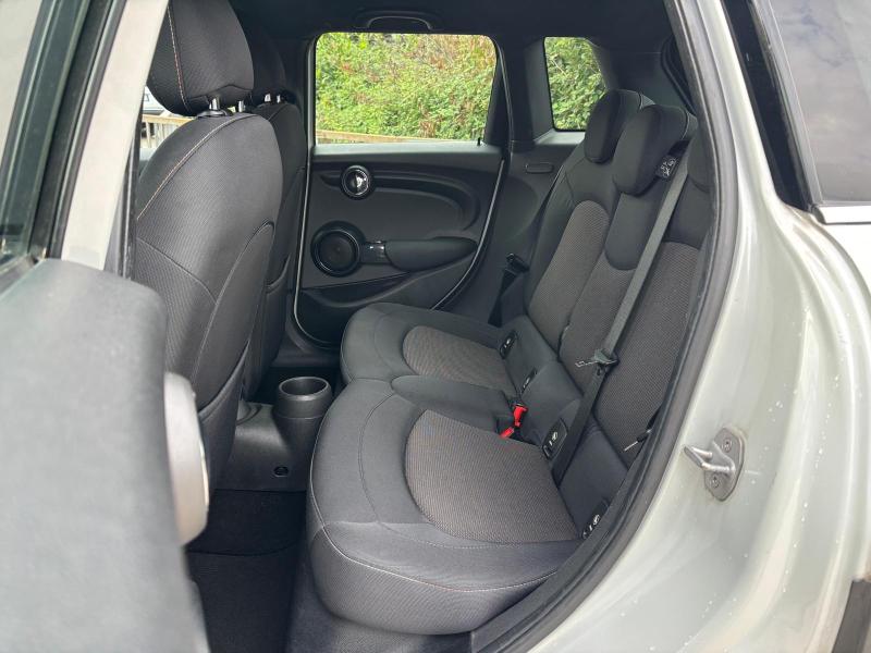 MINI Cooper D 1.5 Business auto Cerchi 17 - Pdc - Led - 14