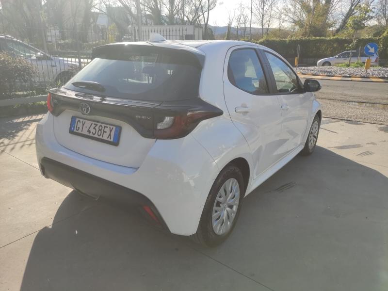 Toyota Yaris IV 1.5h Active 17