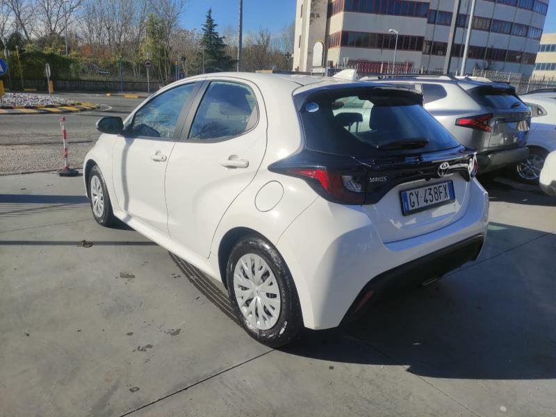 Toyota Yaris IV 1.5h Active 18