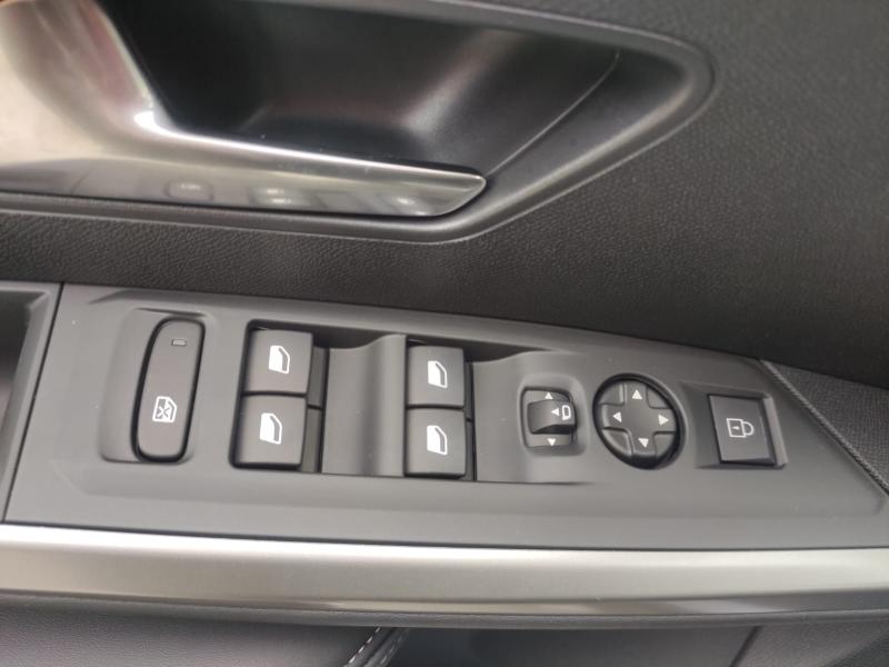 Peugeot Nuovo 5008 Hybrid 136 e-DCS6 Allure 7 Posti 19