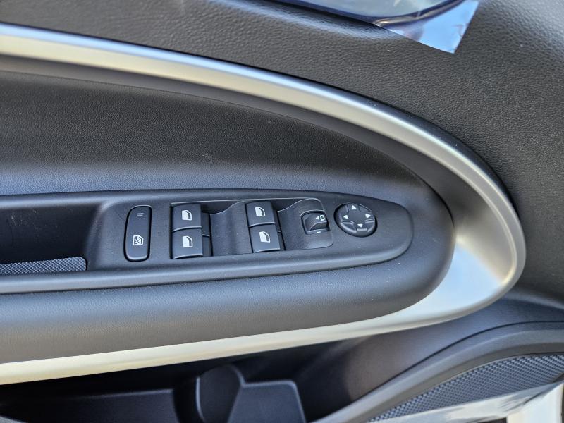 Jeep Avenger 1.2 turbo e-hybrid mhev Summit fwd 110cv edct6 17