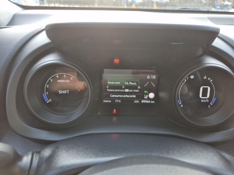 Toyota Yaris IV 1.0 Trend 14