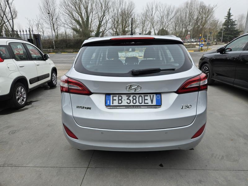 Hyundai i30 II Station Wagon 1.6 crdi Comfort 110cv FL E6 4