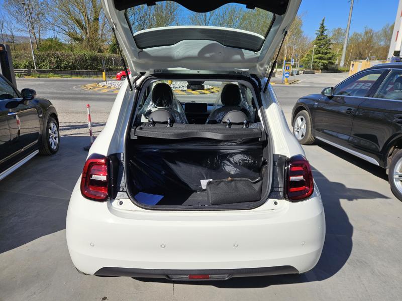 Fiat 500 Berlina Hybrid Icon 6