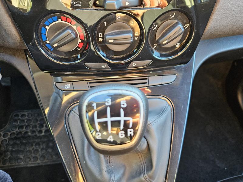 Lancia Ypsilon III 1.0 firefly hybrid Gold 10