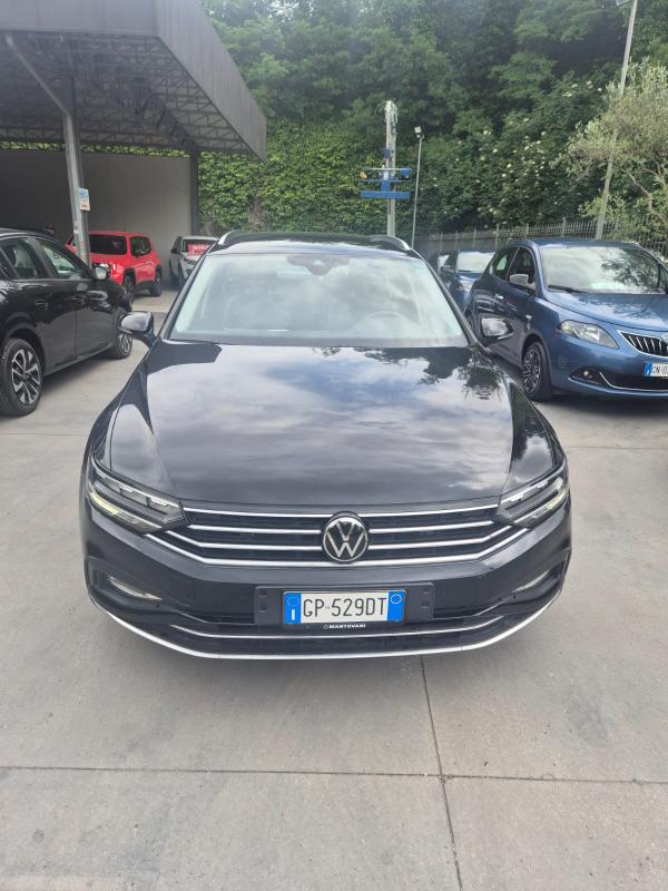 Volkswagen Passat VIII Variant 1.5 tsi Business 150cv dsg 19
