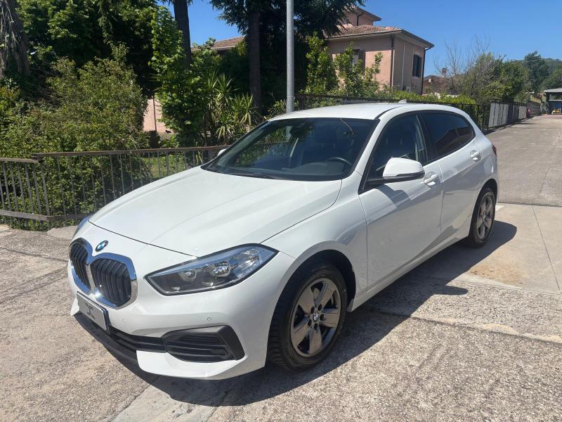 BMW 116 d Business " Cambio automatico - Navi - Led - Pdc " 1