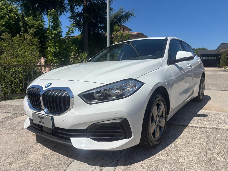 BMW 116 d Business " Cambio automatico - Navi - Led - Pdc " 2