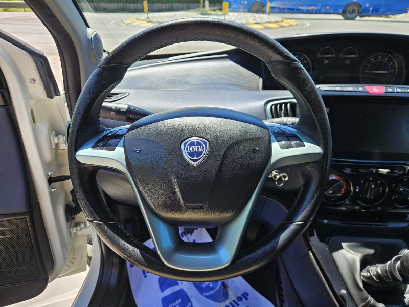 Lancia Ypsilon III 1.0 firefly hybrid Gold 9
