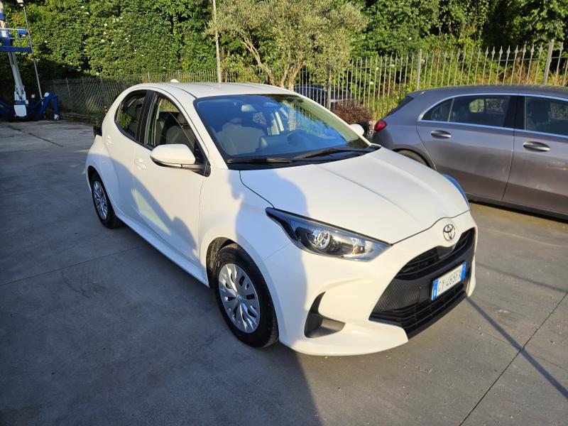 Toyota Yaris IV 1.5h Active 19