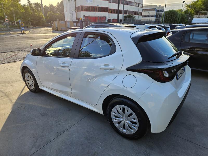 Toyota Yaris IV 1.5h Active 4