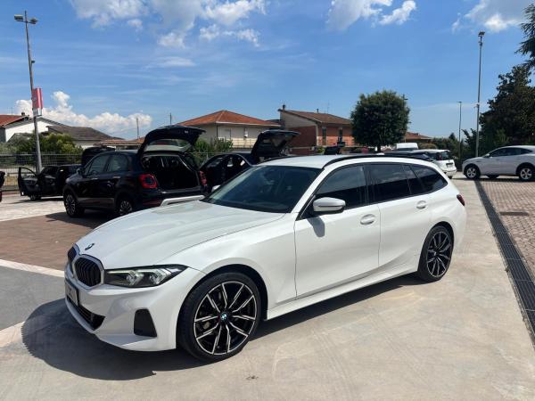 BMW 318 d Touring mhev Advantage " Cerchi 19 - Navi - Full led - Cambio F1 "