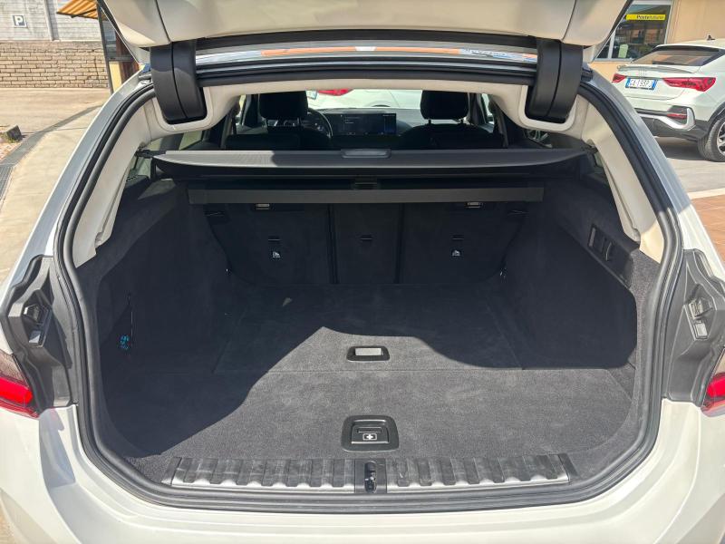 BMW 318 d Touring mhev Advantage " Cerchi 19 - Navi - Full led - Cambio F1 " 18