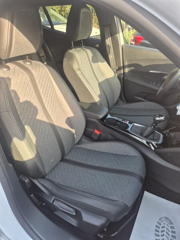 Peugeot 2008 II 1.2 puretech Allure 15
