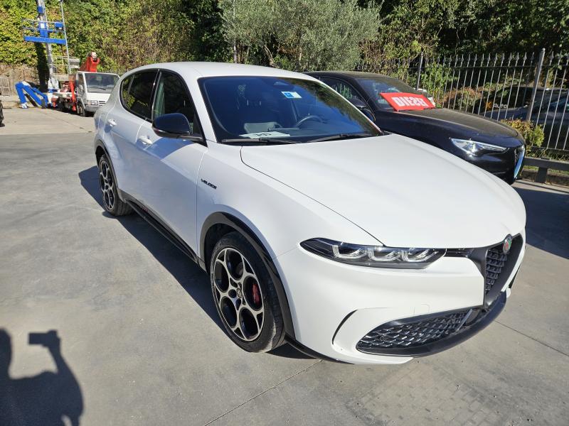 Alfa Romeo Tonale 1.5 hybrid Veloce 160cv tct7 17