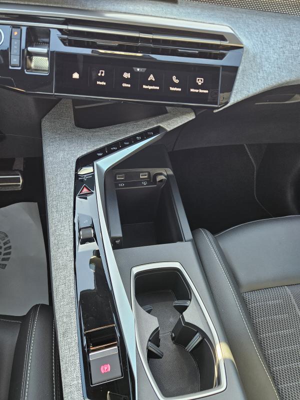 Peugeot 3008 III 1.2 hybrid GT 145cv e-dcs6III 1.2 hybrid GT 145cv e-dcs6 12