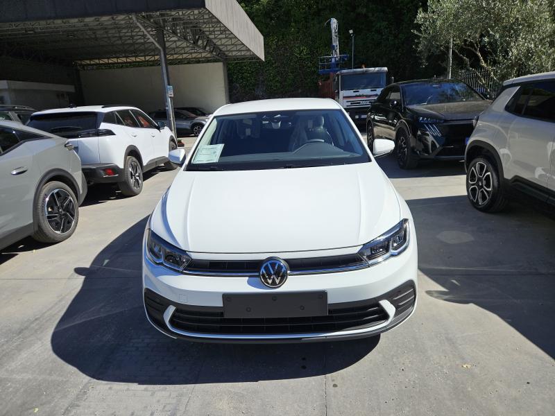 Volkswagen Polo VI 1.0 Young 80cv 16