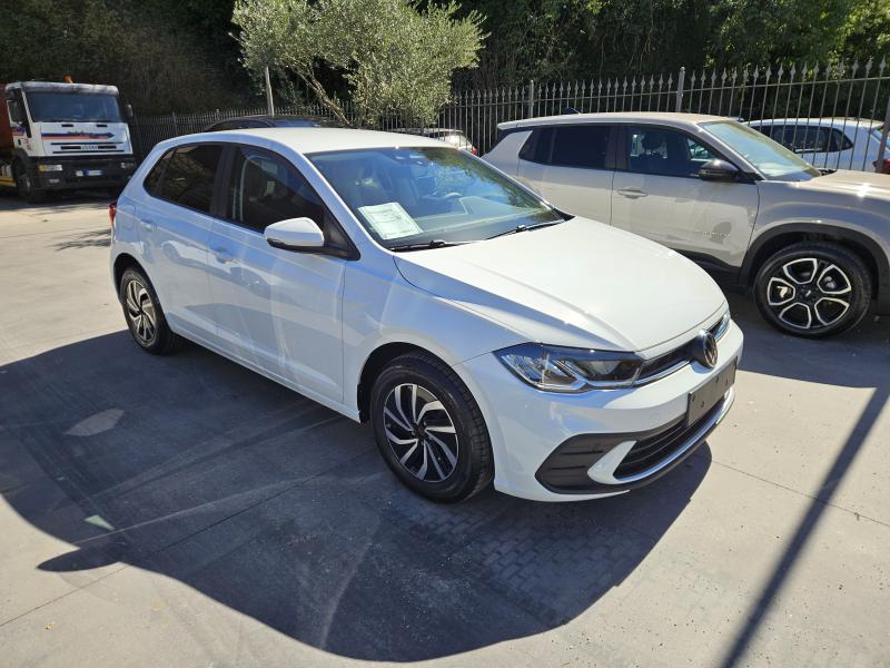 Volkswagen Polo VI 1.0 Young 80cv 15