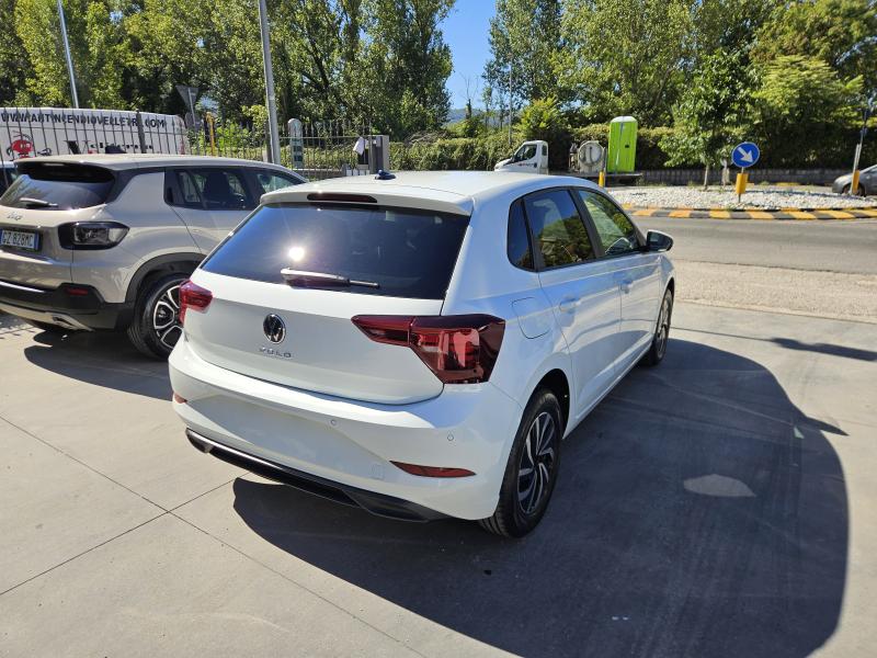 Volkswagen Polo VI 1.0 Young 80cv 4