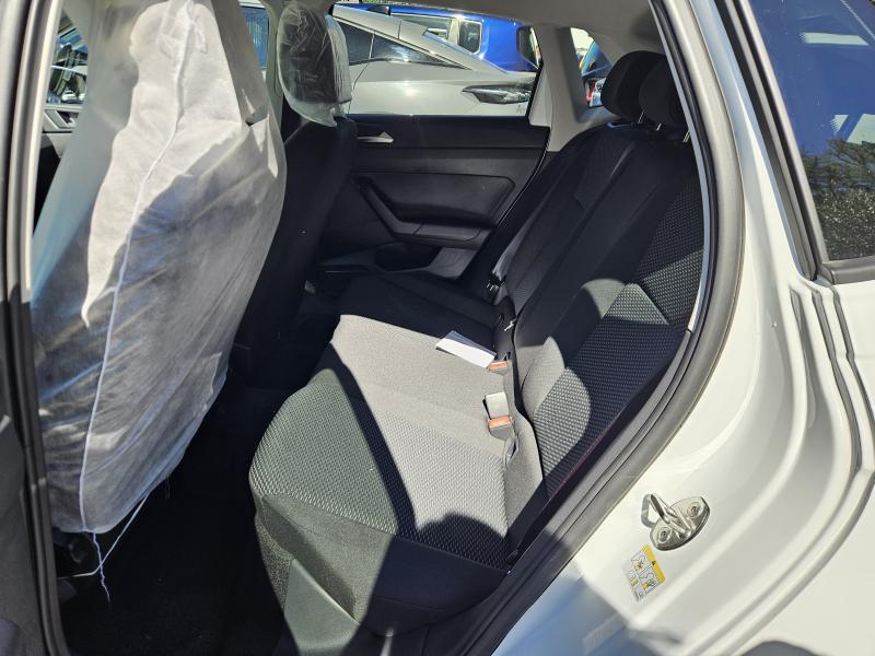 Volkswagen Polo VI 1.0 Young 80cv 13