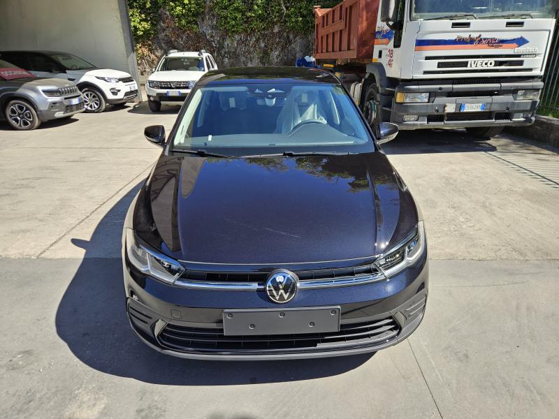 Volkswagen Polo VI 1.0 Young 80cv 17