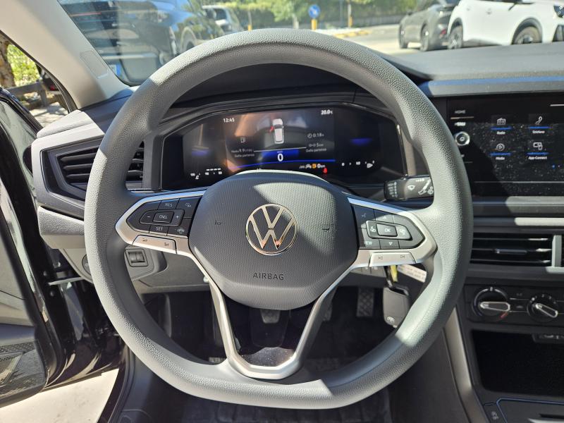 Volkswagen Polo VI 1.0 Young 80cv 9