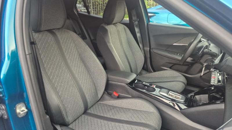 Peugeot 2008 II 1.2 puretech Allure 14