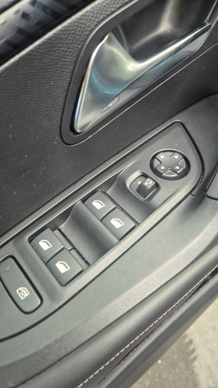 Peugeot 2008 II 1.2 puretech Allure 20