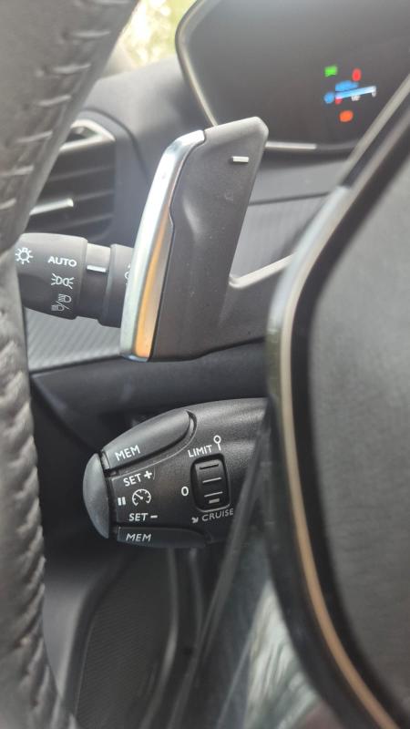 Peugeot 2008 II 1.2 puretech Allure 18