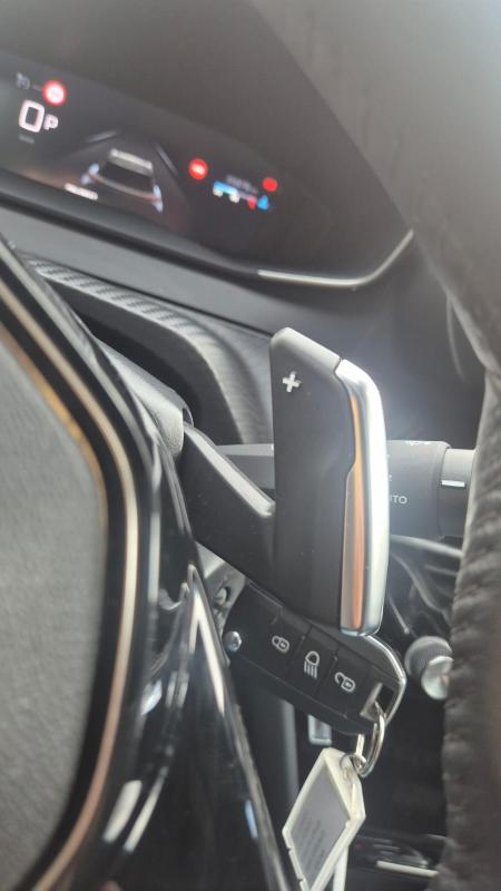 Peugeot 2008 II 1.2 puretech Allure 19