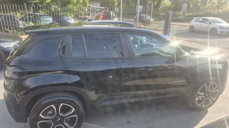 Jeep Avenger 1.2 turbo e-hybrid mhev Summit fwd 110cv edct6 15