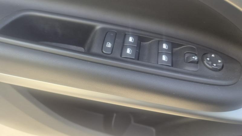 Jeep Avenger 1.2 turbo e-hybrid mhev Summit fwd 110cv edct6 16