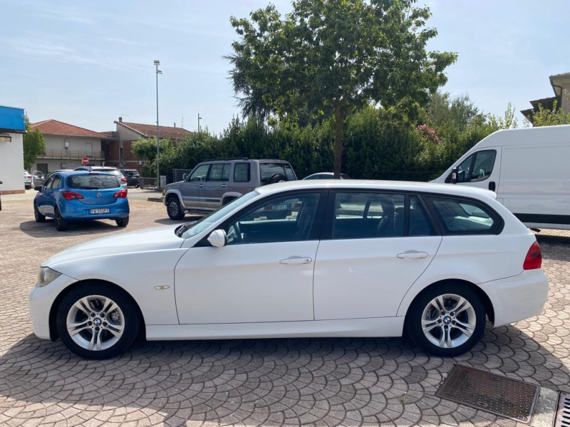 BMW 320 d Touring 177 cv Cerchi 17 - Pdc - Volante multifunzione 1