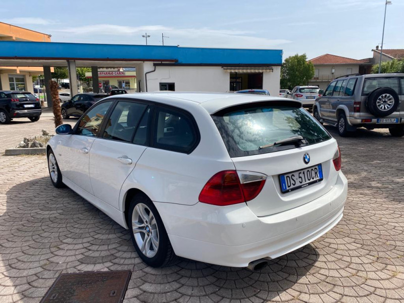 BMW 320 d Touring 177 cv Cerchi 17 - Pdc - Volante multifunzione 4