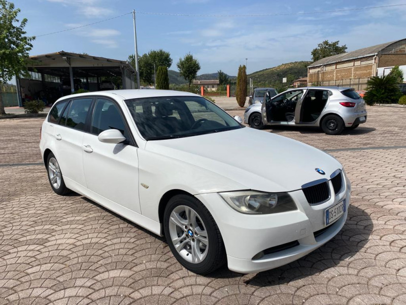 BMW 320 d Touring 177 cv Cerchi 17 - Pdc - Volante multifunzione 9