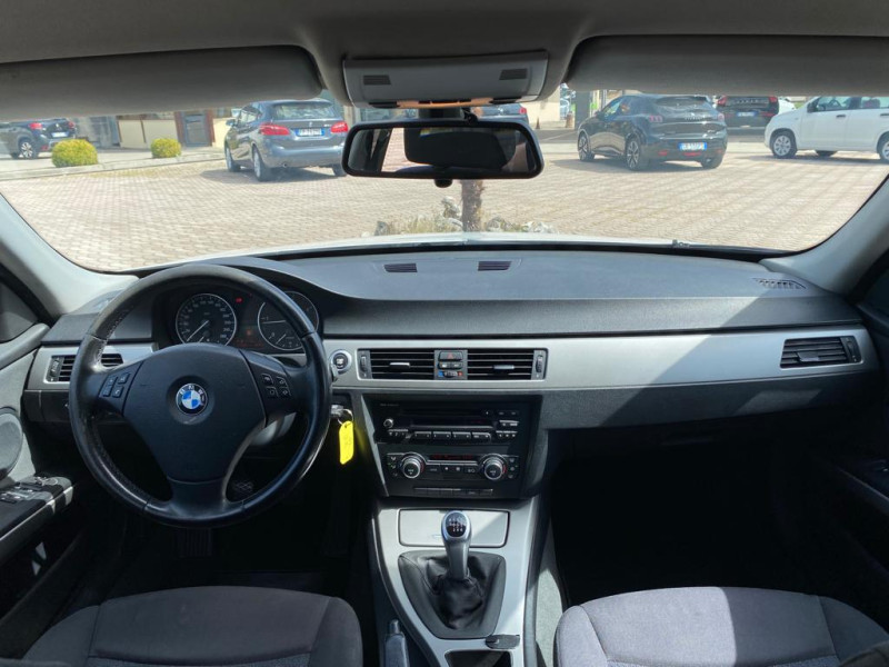 BMW 320 d Touring 177 cv Cerchi 17 - Pdc - Volante multifunzione 13